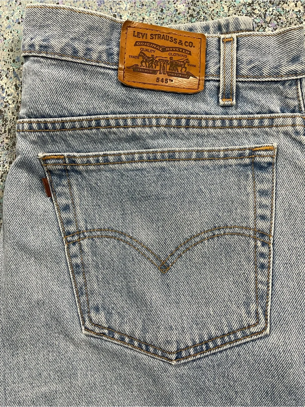 Levi's Men's Light Wash Relaxed Jeans. Brown Tab Vintage 1999